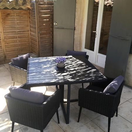 Juste Derriere Chez Nous Villa Boulbon Екстериор снимка
